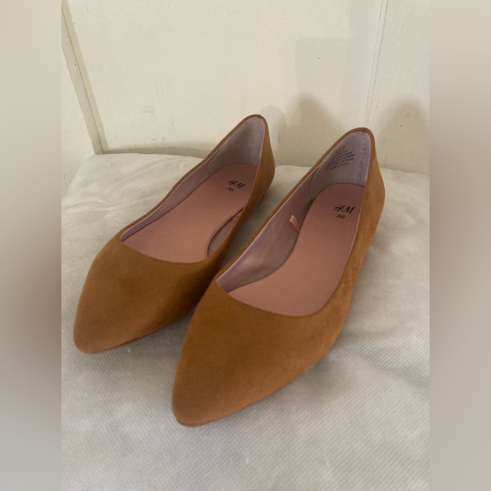 H&m flats shoes sz 36 or US 5.5 brown suede slip ons
